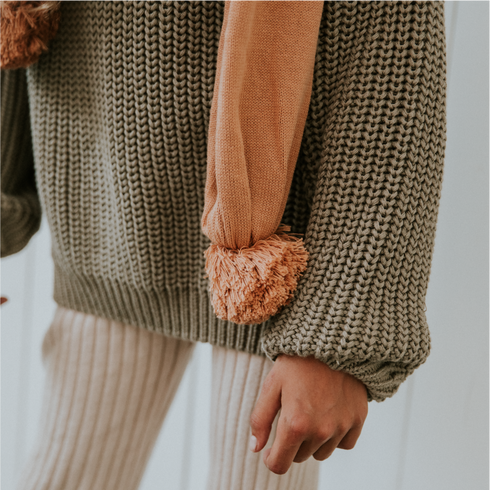 Knitted Scarf with Pompom - CORAL